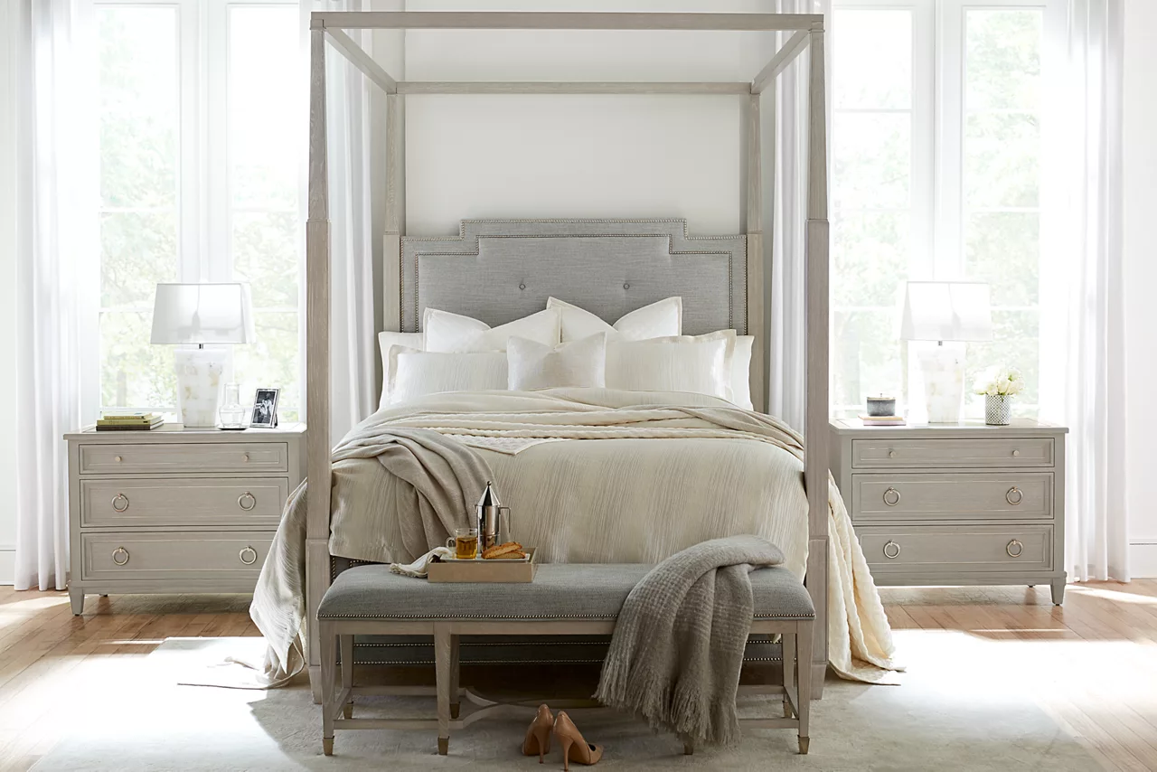 Hyde Park Bachelor Chest